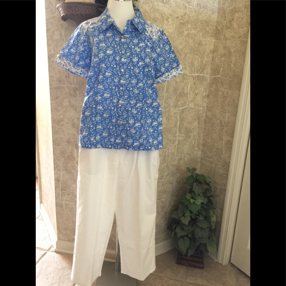 Capri Set, D & Co, Size Medium, New with Tags!